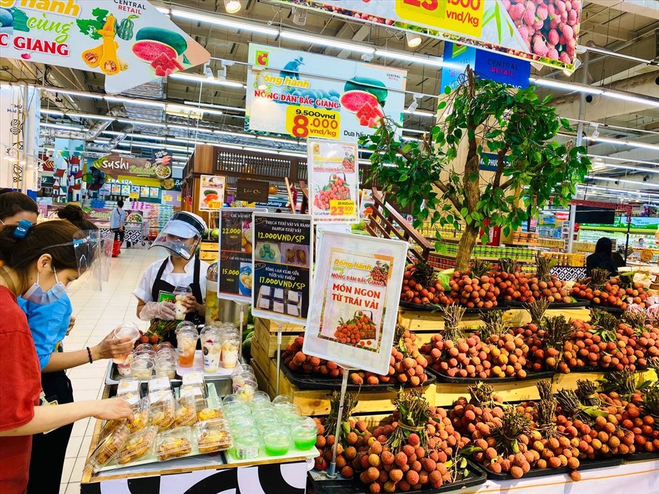Nông sản Bắc Giang được các siêu thị đẩy mạnh tiêu thụ. Ảnh: Thanh Tân