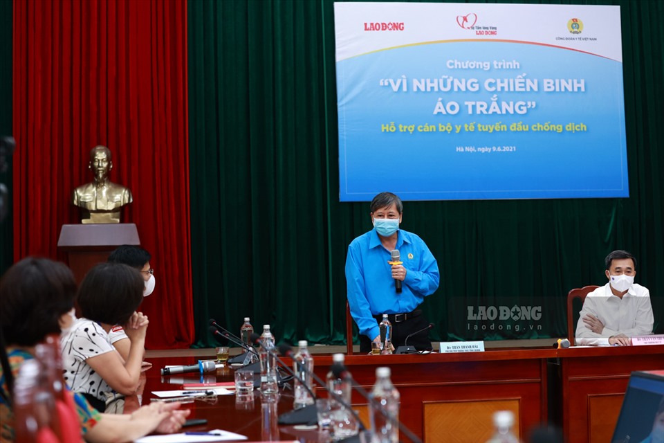 Ông Trần Thanh Hải, Phó Chủ tịch Thường trực Tổng Liên đoàn Lao động Việt Nam phát biểu tại buổi trao hỗ trợ. Ảnh: Hải Nguyễn