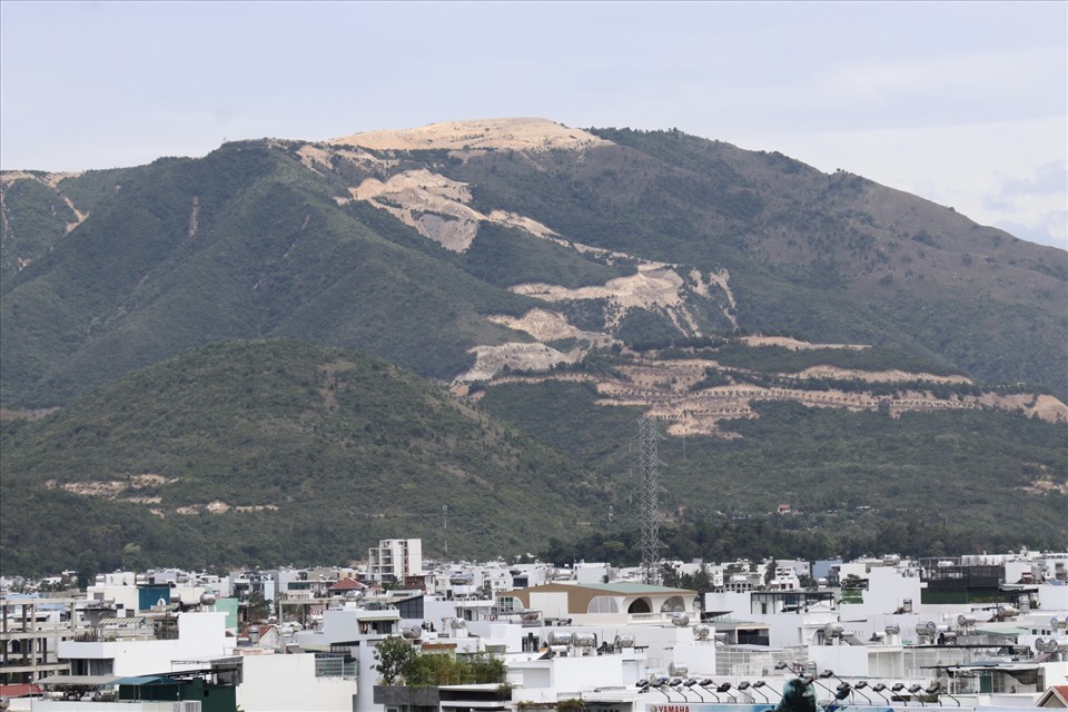 Dự án Cửu Long Sơn Tự trên Núi Chín Khúc nhìn từ phía Bắc thành phố Nha Trang. Ảnh: Phương Linh