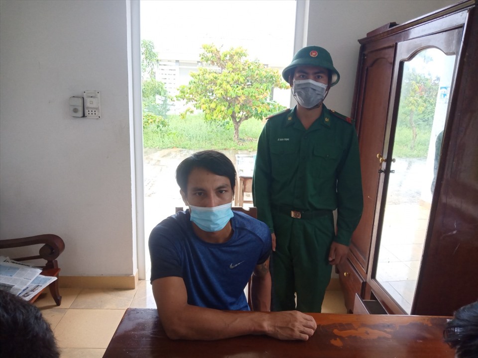 Đối tượng Nguyễn Minh Hùng bị bắt giữ. Ảnh: BĐBP