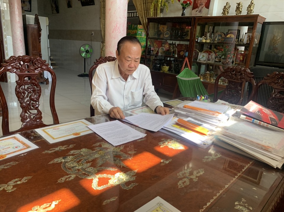 Suốt nhiều năm qua, ông Vương Chánh Hùng đã cùng với vợ là bà Trần Ngọc Hồng kiên trì “đấu pháp lý” với chính quyền Thành phố Thủ Đức trong việc thu hồi đất của gia đình. Ảnh: HC