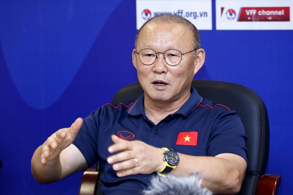 Huấn luyện viên Park Hang-seo đại diện đội tuyển Việt Nam tham dự lế bỗ thăm trực tuyến vòng loại World Cup 2022. Ảnh: VFF