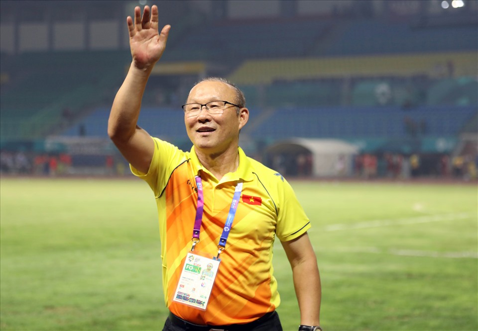 Trước khi dẫn dắt đội tuyển Việt Nam, ông Park Hang-seo sở hữu thành tích “lép vế” sơ với đồng nghiệp Akira Nishino. Ảnh: Đ.Đ