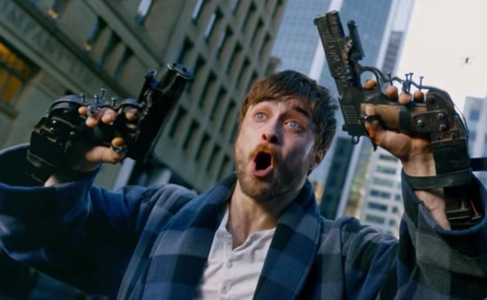 Daniel Radcliffe “chuyển mình” với vai diễn hài hước trong “Guns Akimbo”. Ảnh: Xinhua
