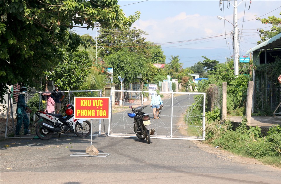 Bình Thuận phong tỏa khu dân cư có người mác COVID-19 tại huyện Hàm Thuận Bắc. Ảnh: Thanh Nguyễn.