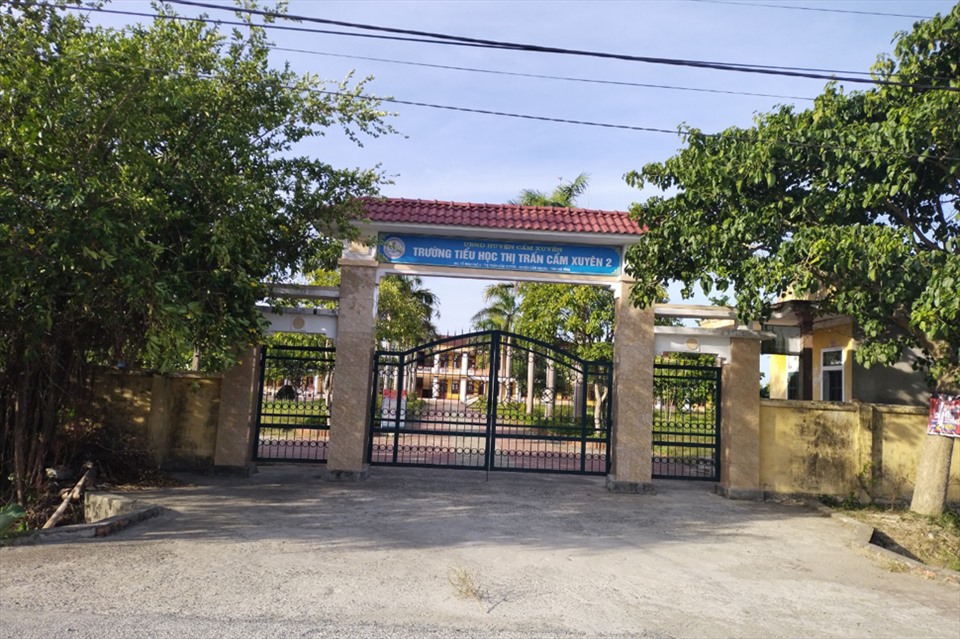 Cơ sở 2 Trường Tiểu học thị trấn Cẩm Xuyên, nơi được huyện Cẩm Xuyên xác định xây dựng thành trường chuẩn, trọng điểm. Tuy nhiên, năm học vừa qua mới chỉ có 9 lớp với hơn 260 học sinh. Ảnh: TT.