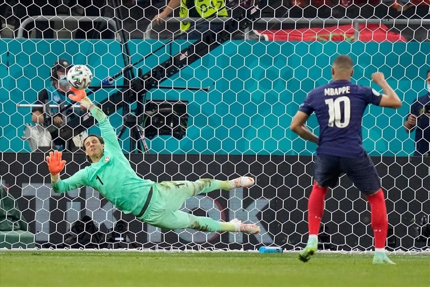 Thuỵ Sĩ thắng Pháp trên chấm 11m. Ảnh: AFP