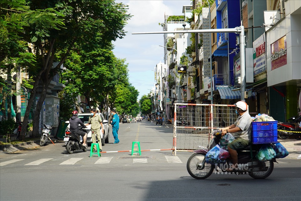 Hình ảnh ghi nhận tại chốt kiểm soát trên đường Nguyễn Thiện Thuật (Quận 3).