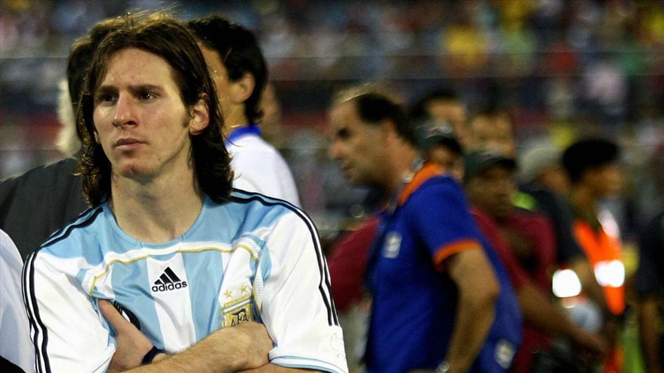 Messi và nỗi buồn ở chung kết năm 2007. Ảnh: Copa America.