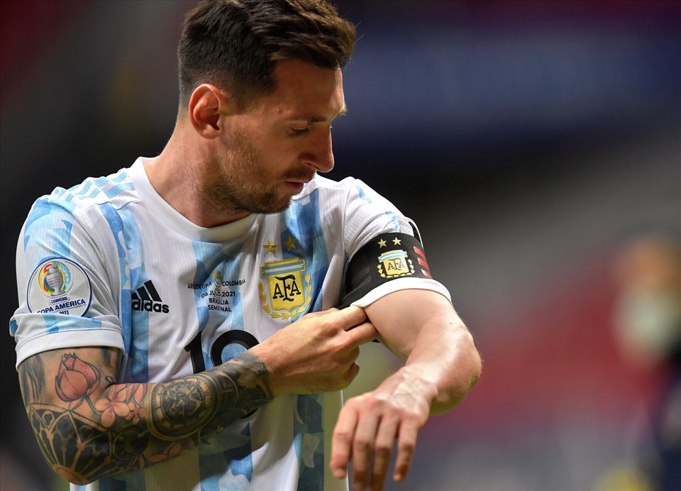 Tấm băng đội trưởng một lần nữa đưa Messi đến chung kết. Ảnh: Copa America.