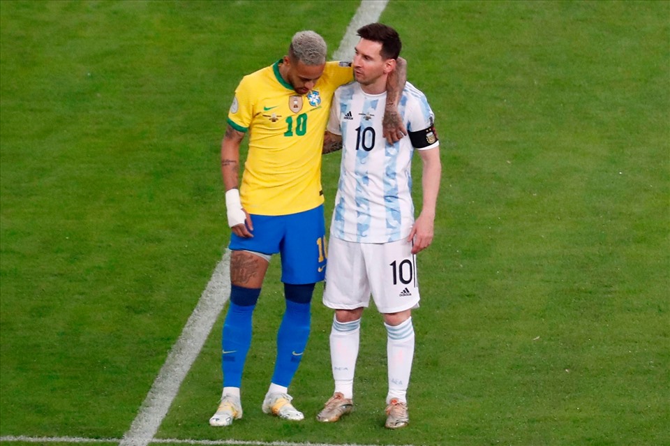 Trận chung kết cũng thu hút sự chú ý của hàng tỉ người hâm mộ với sự đối đầu giữa 2 siêu sao Neymar (Brazil) và Messi (Argentina). Cũng như Pele và Maradona, hai cầu thủ này chưa vô địch Copa America lần nào. Messi đã thất bại ở 3 trận chung kết Copa America năm 2007, 2015 và 2016. Còn Neymar đã vắng mặt do chấn thương khi Brazil đăng quang năm 2019.