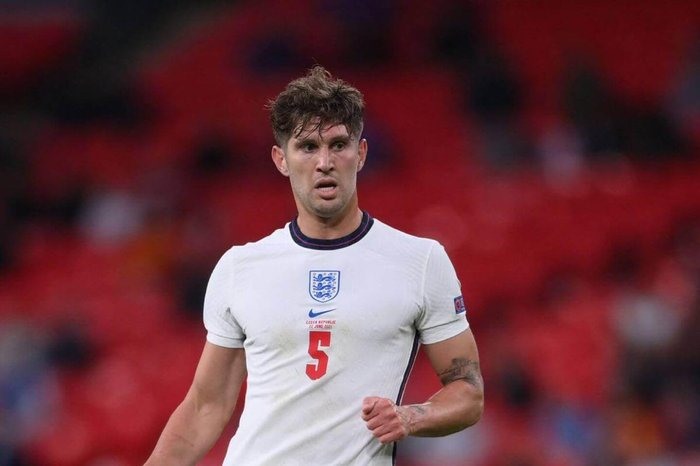 Trung vệ (John Stones, Anh): John Stones là hòn đá tảng ở hàng phòng ngự tuyển Anh, thi đấu đủ 6 trận từ đầu giải, có tỉ lệ chuyền bóng thành công 95,2%. Sự chắc chắn của anh giúp tuyển Anh có hàng phòng ngự rất vững vàng.