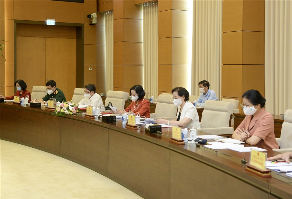 Các đại biểu tham dự Phiên họp thứ 8 của Hội đồng Bầu cử quốc gia. Ảnh: M.H