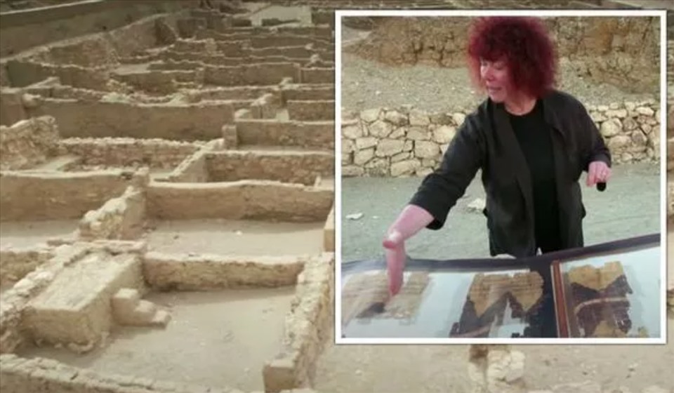 Giáo sư Joann Fletcher giới thiệu bản đồ cổ tiết lộ cách xây lăng mộ Pharaoh Ai Cập. Ảnh chụp màn hình