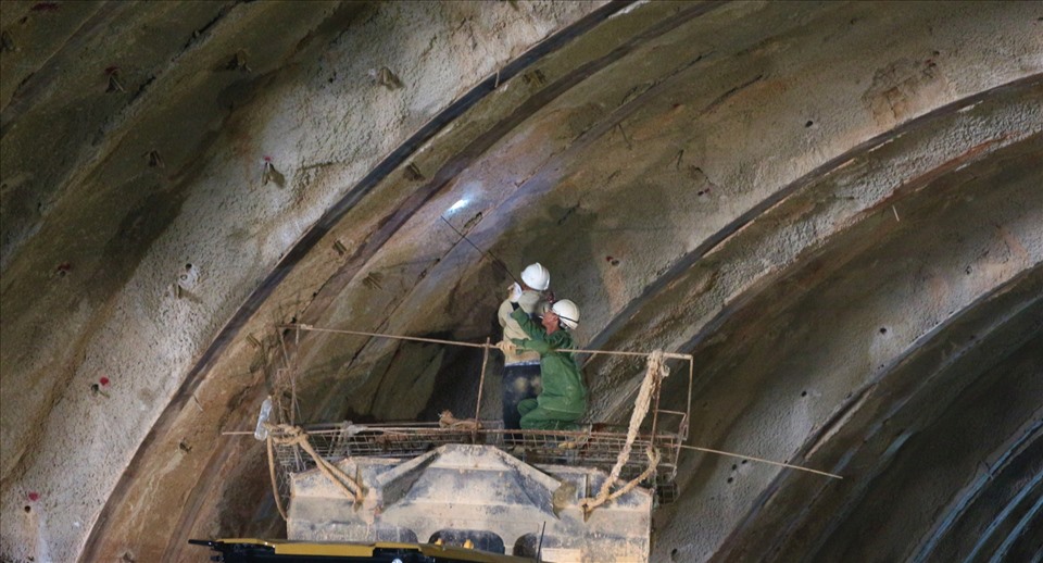 Việc đào thông hai tuyến đường hầm trên sẽ góp phần đẩy nhanh tiến độ hoàn thành dự án. Ảnh: NT