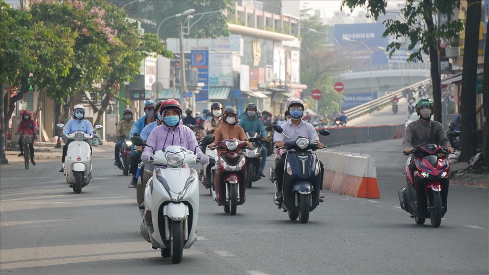 Đương Nguyễn Kiệm thông thoáng trong buổi sáng đầu ngày.