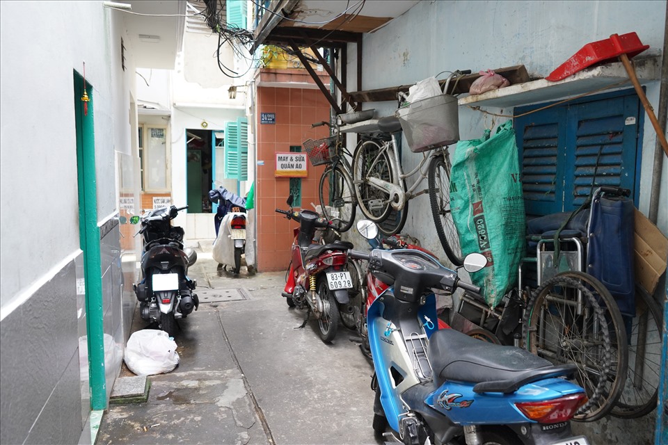 Con hẻm 22, đường Nguyễn Văn Cừ, Phường Cầu Kho, Q.1 nơi lưu trú của nhiều người lao động