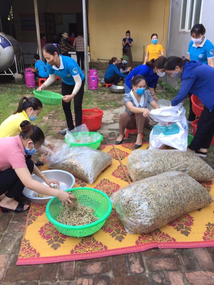Đặc sản cá khô Nghệ An chuẩn bị gửi vào hỗ trợ TP HCM. Ảnh: LV