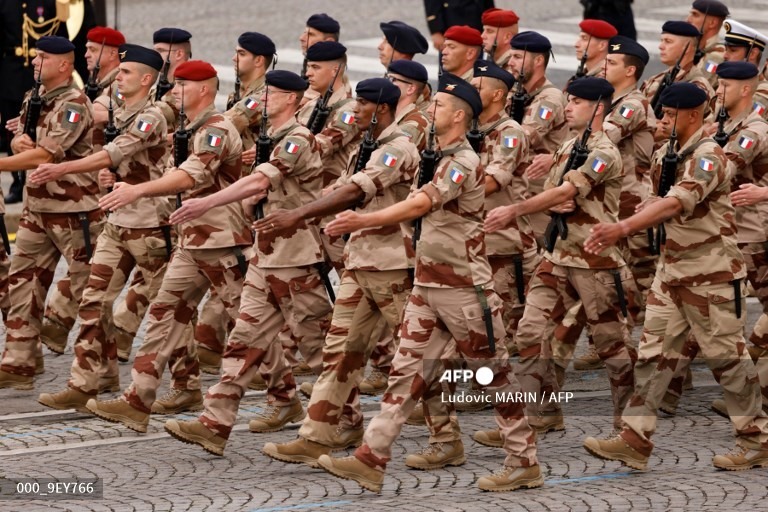 Binh sĩ Quân đội Pháp trong cuộc diễu binh “Chiến dịch Barkhane“. Ảnh: AFP