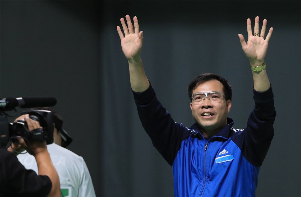 Khoảnh khắc xạ thủ Hoàng Xuân Vinh giành huy chương vàng Olympic 2016. Ảnh: GT