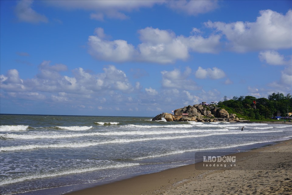 Bãi biển đẹp nhất nhì Việt Nam, vắng tanh giữa bão dịch COVID-19