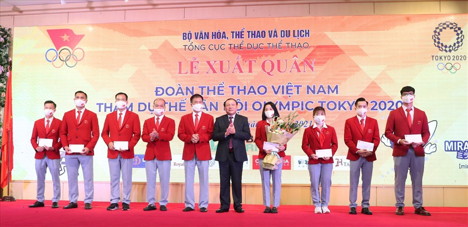 Bộ trường Nguyễn Văn Hùng tại lễ xuất quân của đoàn thể thao Việt Nam. Ảnh: Trần Huấn