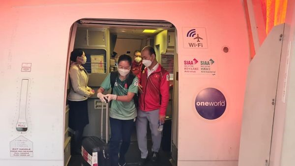 43 thành viên của đoàn thể thao Việt Nam trên chuyến bay mang mã số JL 752 của hãng hàng không quốc gia Nhật Bản đã hạ cánh xuống sân bay quốc tế Narita, cách thủ đô Tokyo khoảng 60 km. Ảnh: Thu Sâm