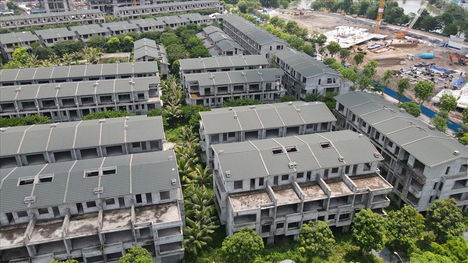 Trước đó, Sở Kế hoạch - Đầu tư tỉnh Hưng Yên công bố danh mục dự án cần tìm nhà đầu tư, trong đó có dự án đầu tư xây dựng khu biệt thự và nhà phố Vườn Vạn Tuế - Sago Palm Garden. Ảnh Cao Nguyên.
