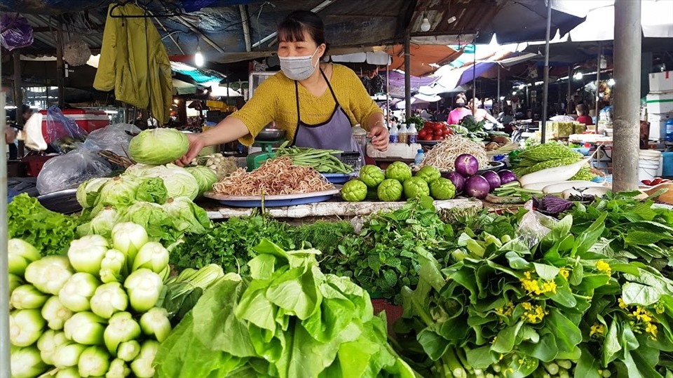 Giá rau xanh tăng nhẹ ở một vài địa phương, nhưng không đáng kể. Ảnh: Vũ Long