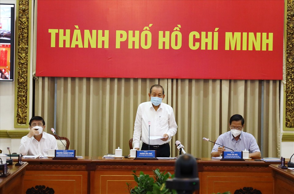 Phó Thủ tướng Thường trực Trương Hòa Bình phát biểu tại cuộc họp. Ảnh:TTBC