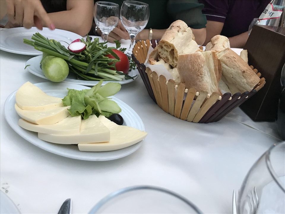 Báh mỳ, món ăn hàng ngày của người Gruzia và nhiều nước trên thế giới. Ảnh: Tường Minh
