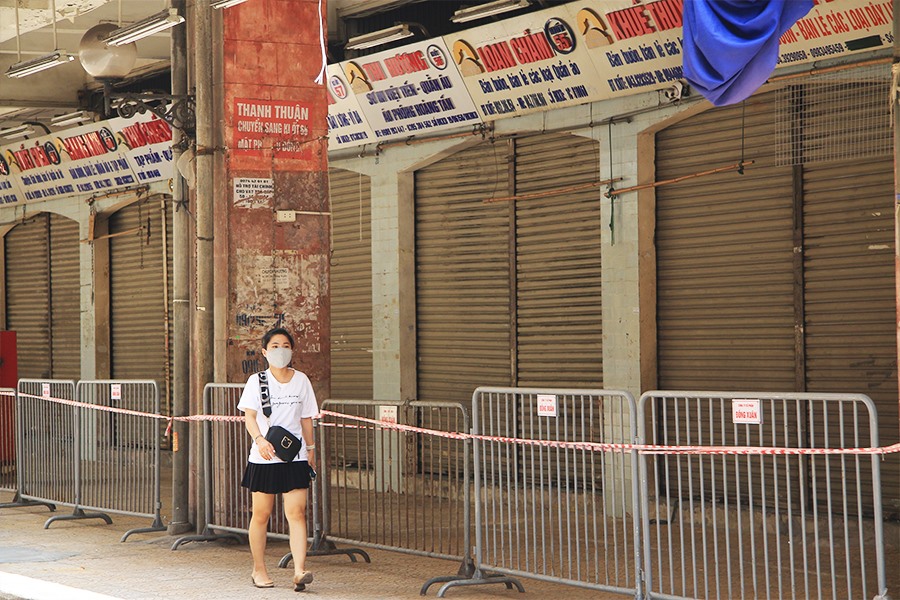 Hàng nghìn ki-ốt chợ Đồng Xuân đóng cửa.