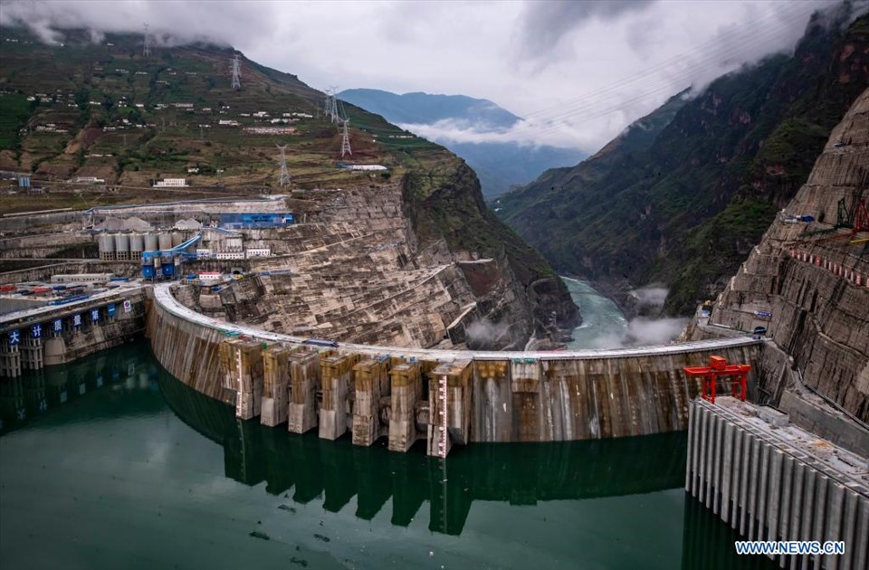 Nhà máy thủy điện lớn nhất Việt Nam được lệnh mở cửa xả lũ