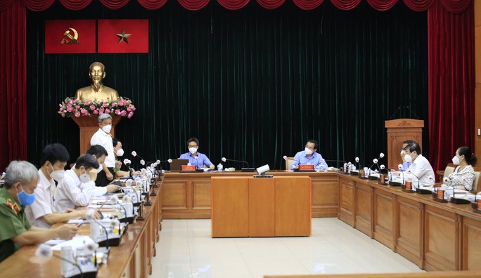 Phó Thủ tướng Vũ Đức Đam và Bí thư Thành ủy TPHCM Nguyễn Văn Nên chủ trì cuộc họp chiều 20.7.   Ảnh: Nguyễn Phan