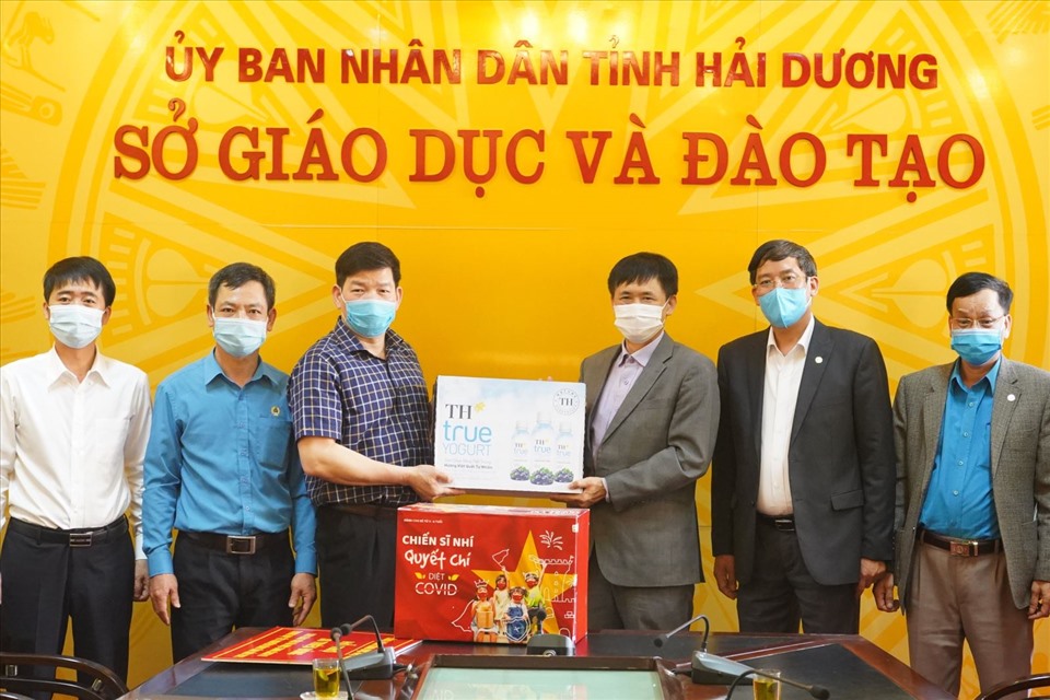 Công đoàn Giáo dục Việt Nam hỗ trợ thầy, trò ảnh hưởng của dịch COVID - 19 tại Hải Dương. Ảnh CĐGD VN