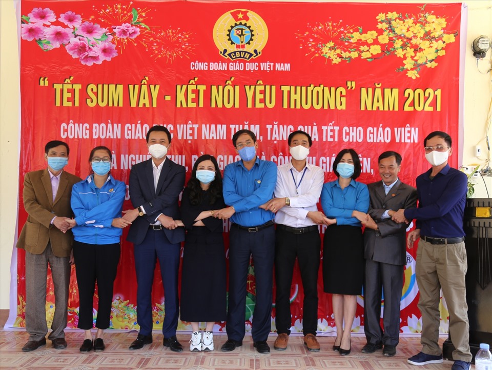 Nghiệm thu bàn giao nhà công vụ giáo viên của Trường Mầm non Hướng Việt huyện Hướng Hoá tỉnh Quảng Trị.
