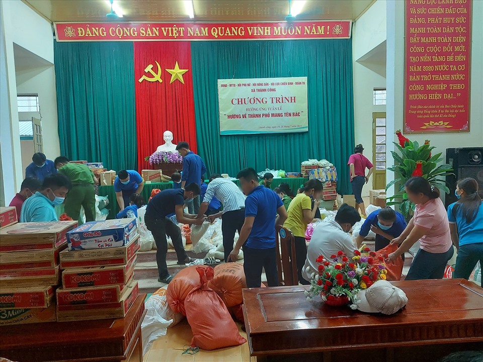 Những ngày này, khắp các địa phương ở tỉnh Thanh Hóa, người dân đang nhiệt tỉnh ủng hộ lương thực, thực phẩm cho đồng bào TP. Hồ Chí Minh chống dịch.
