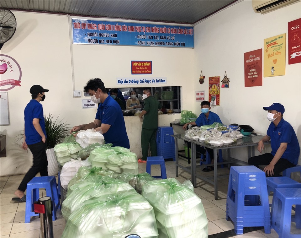 Hội Thiện nguyện Nhân Ái do bà Lê Thị Trang Đài, chủ tịch UBND huyện Xuyên Mộc làm hội trưởng đã hoạt động quán cơm “Bếp ăn 0 đồng” gần 1 năm.