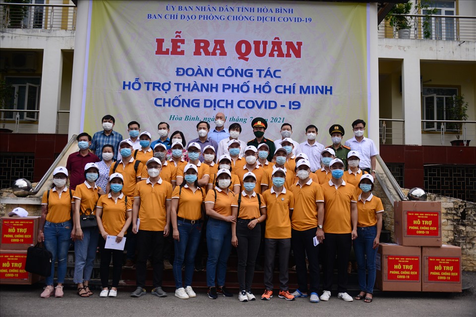 Tỉnh Hòa Bình hỗ trợ các vật tư y tế, trang thiết bị cho thành phố Hồ Chí Minh chống dịch.