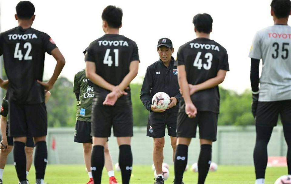 Huấn luyện viên Nishino chưa trở về Thái Lan sau thất bại tại vòng loại World Cup 2022. Ảnh: Siam Sport