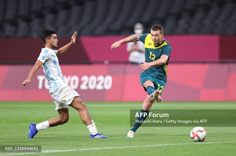 Australia có chiến thắng ấn tượng 2-0 trước Argentina tại môn bóng đá nam Olympic 2020. Ảnh: AFP.