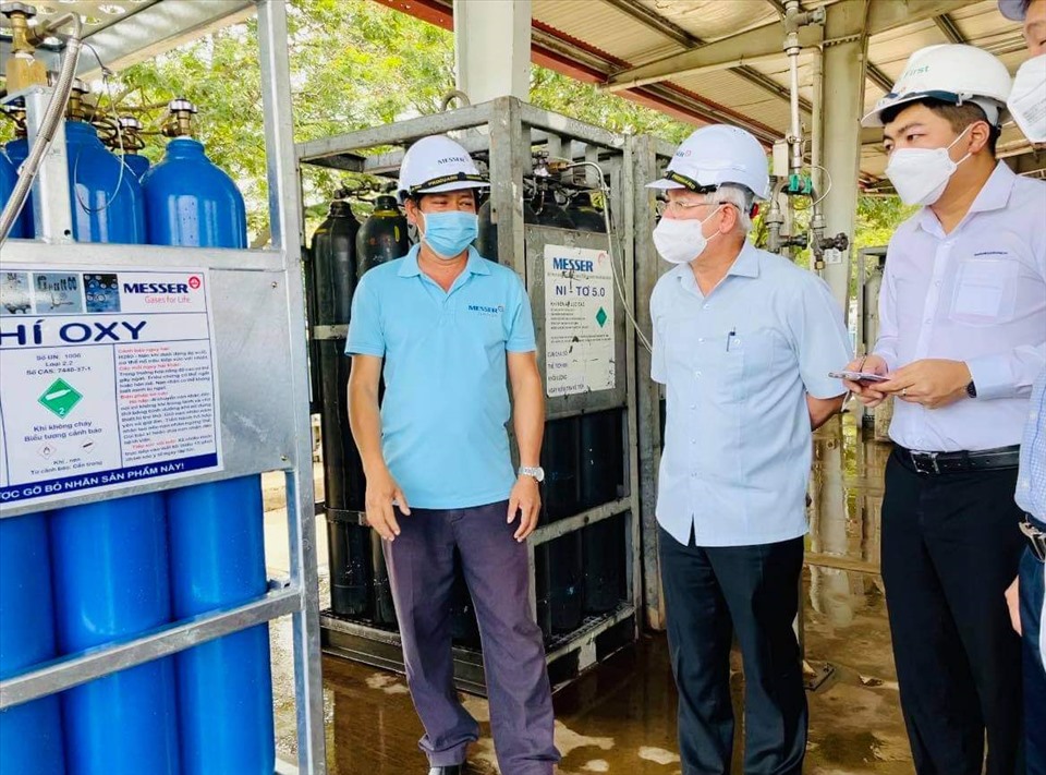 Tỉnh Bình Dương đang làm việc với các công ty sản xuất oxy đảm bảo nguồn cung cho các bệnh viện. Ảnh: Dương Bình
