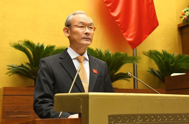 Chủ nhiệm Ủy ban Tài chính - Ngân sách của Quốc hội Nguyễn Phú Cường trình bày Báo cáo thẩm tra về kế hoạch đầu tư công trung hạn giai đoạn 2021-2025.