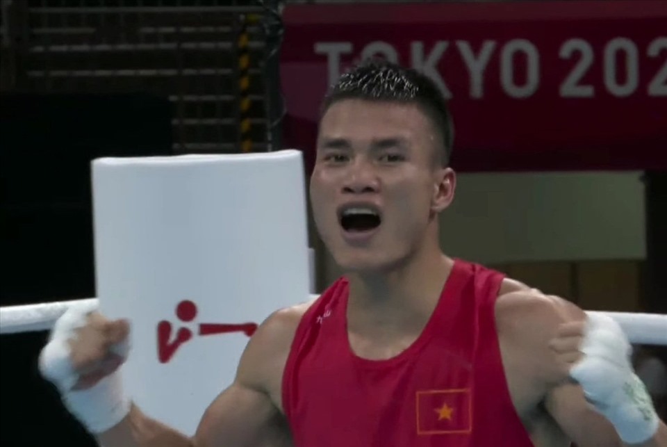 Nguyễn Văn Đương có chiến thắng đầu tiên cho Boxing Việt Nam tại Olympic Tokyo 2020. Ảnh: đoàn TTVN