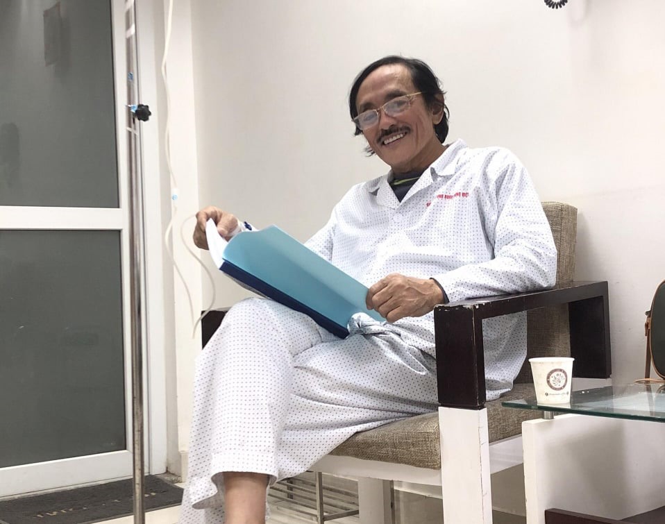 Nghệ sĩ Giang Còi đang tích cực điều trị bệnh tại bệnh viện. Ảnh: LĐ