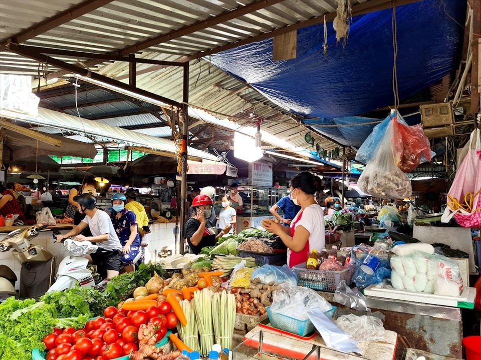 Tại các chợ dân sinh, giá thực phẩm ổn định. Ảnh: Vũ Long (chụp sáng 25.7)