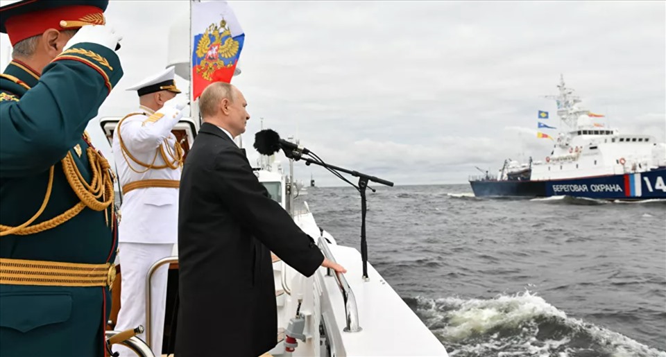 Tổng thống Vladimir Putin phát biểu tại lễ duyệt binh hải quân ngày 25.7. Ảnh chụp màn hình