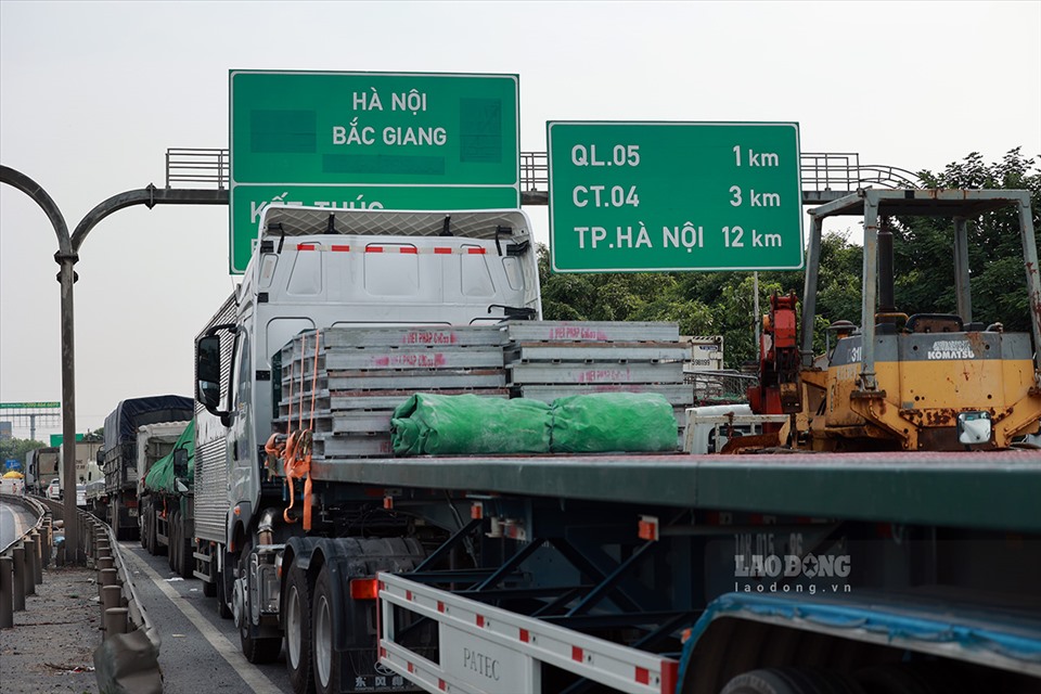 Đó là các xe chở hàng hoá trên luồng xanh quốc gia, có lộ trình đi qua TP. Hà Nội.