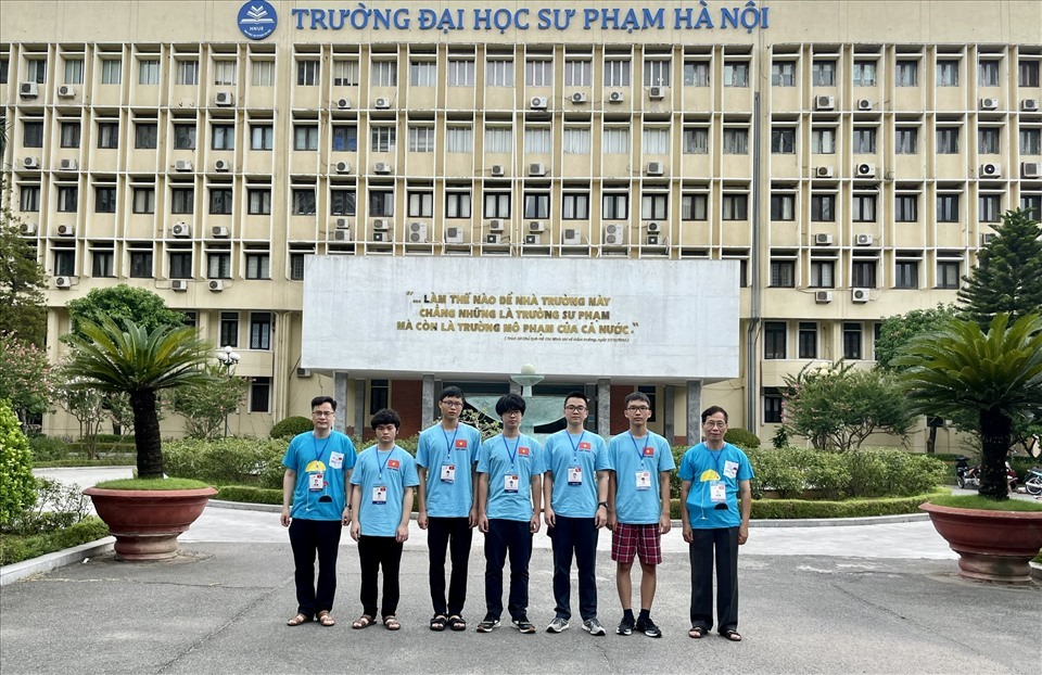 Đoàn học sinh Việt Nam tham dự Olympic Vật lý quốc tế 2021.