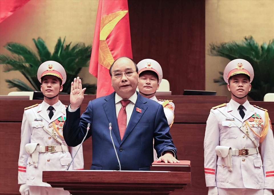 Chủ tịch nước Nguyễn Xuân Phúc tuyên thệ nhậm chức. Ảnh TQ